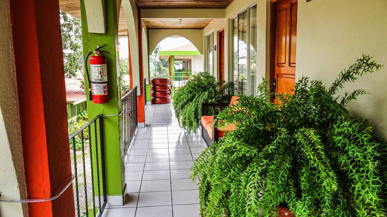 Hotel Las Flores Fortuna La Fortuna Exteriör bild